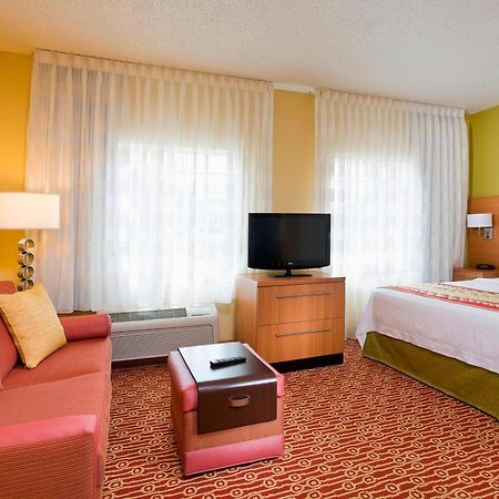 Towneplace Suites By Marriott Dallas Бедфорд Екстериор снимка