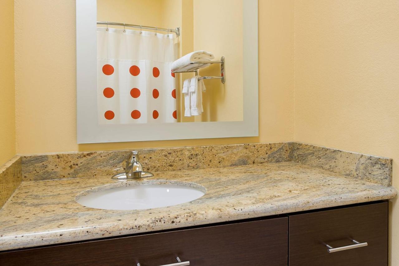 Towneplace Suites By Marriott Dallas Бедфорд Екстериор снимка