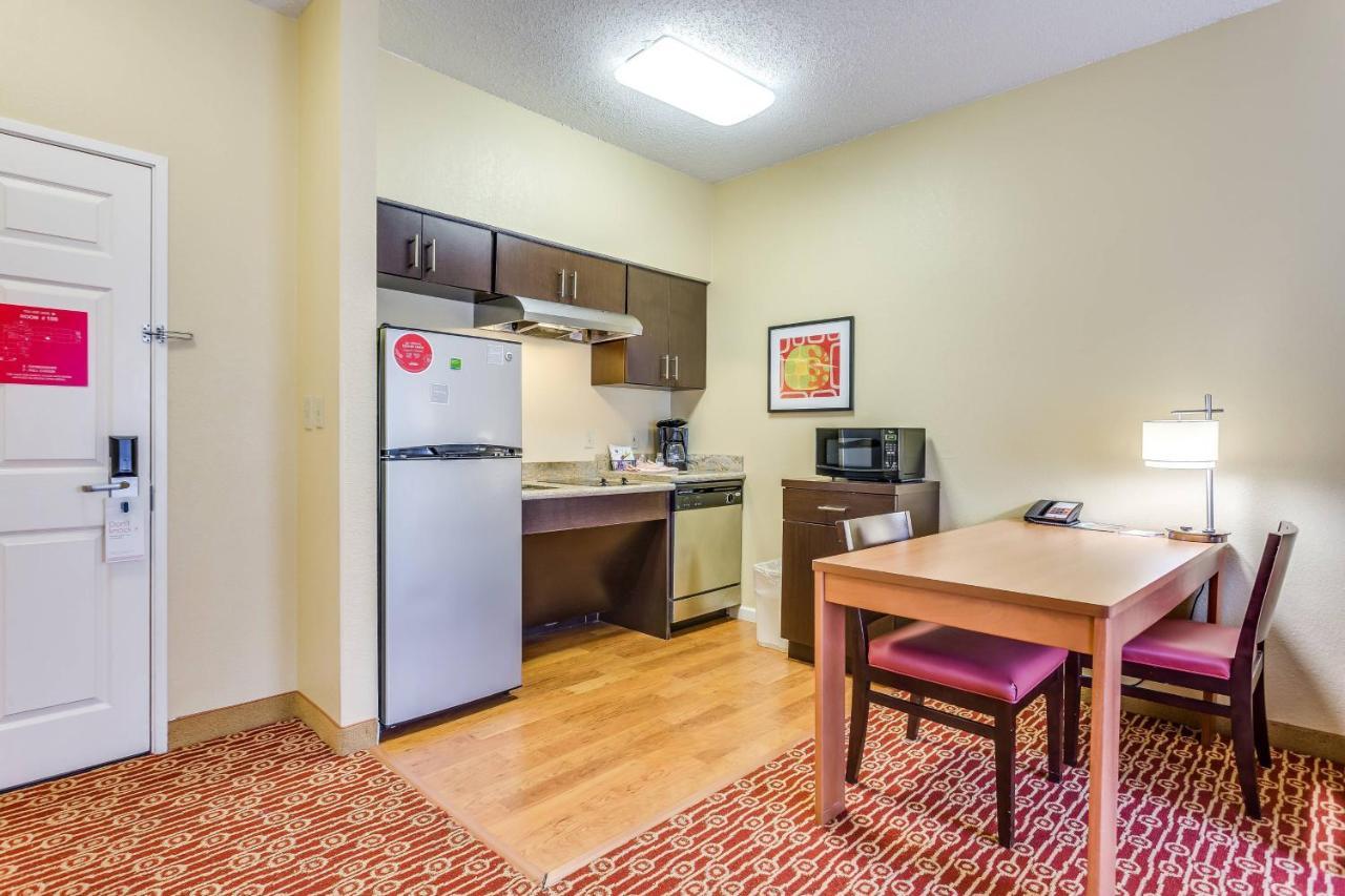 Towneplace Suites By Marriott Dallas Бедфорд Екстериор снимка