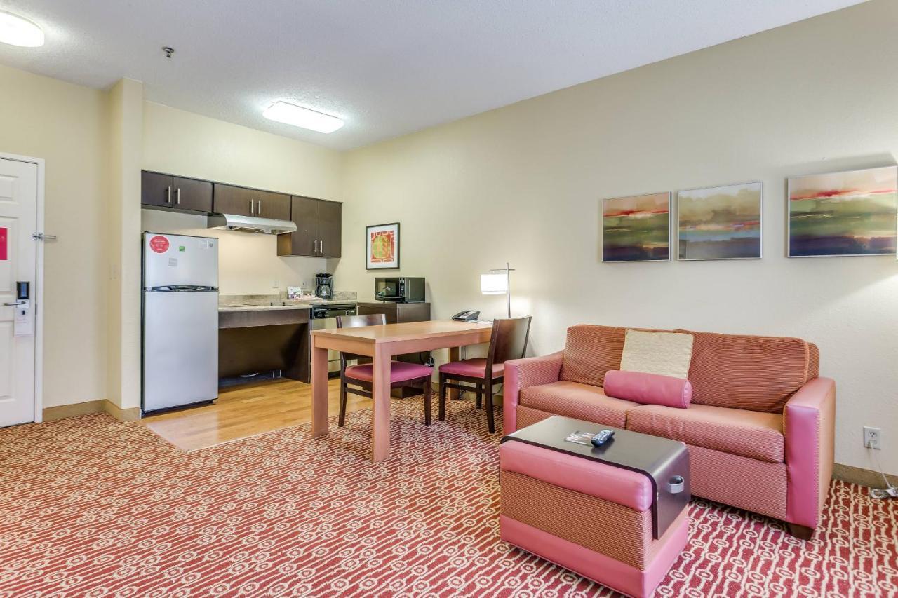 Towneplace Suites By Marriott Dallas Бедфорд Екстериор снимка