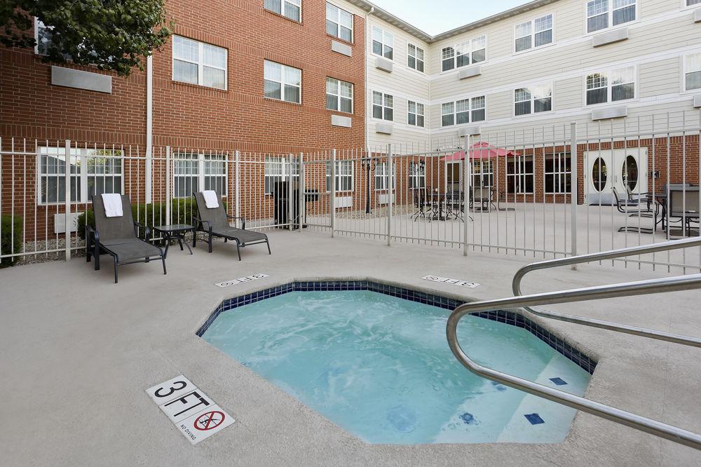 Towneplace Suites By Marriott Dallas Бедфорд Екстериор снимка