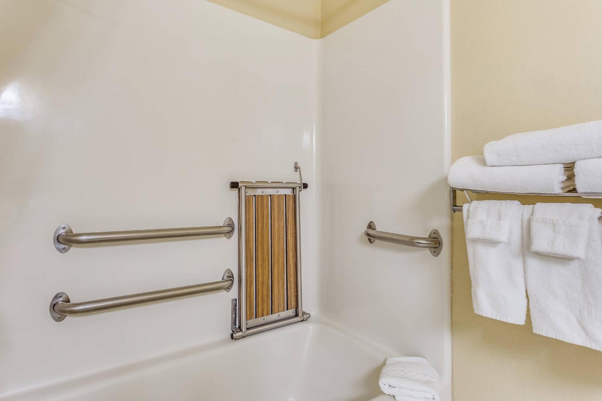 Towneplace Suites By Marriott Dallas Бедфорд Екстериор снимка