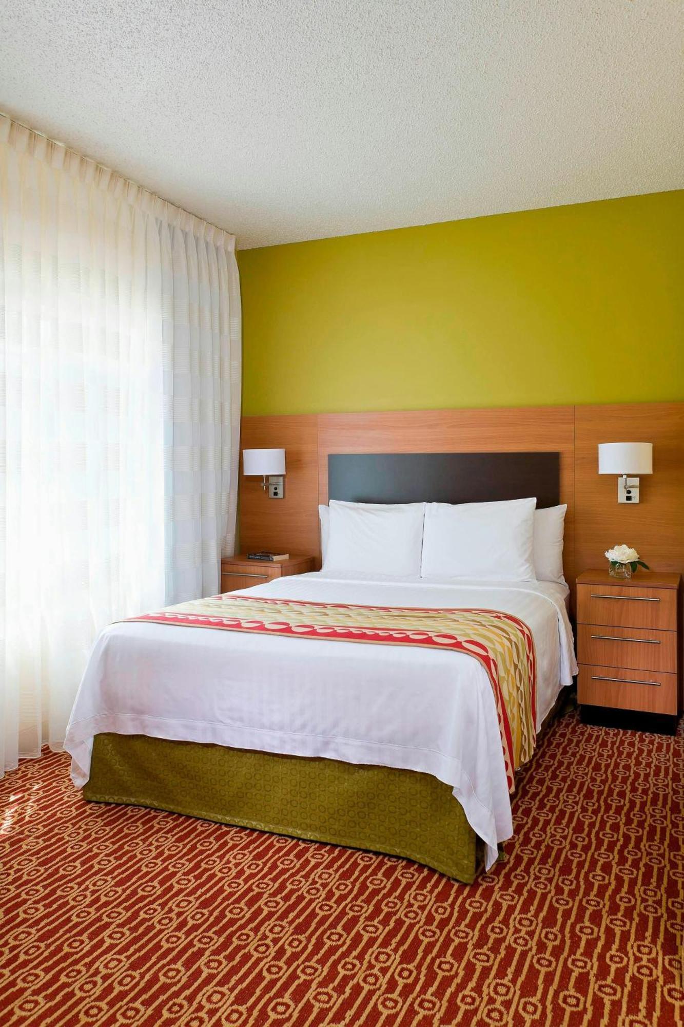Towneplace Suites By Marriott Dallas Бедфорд Екстериор снимка