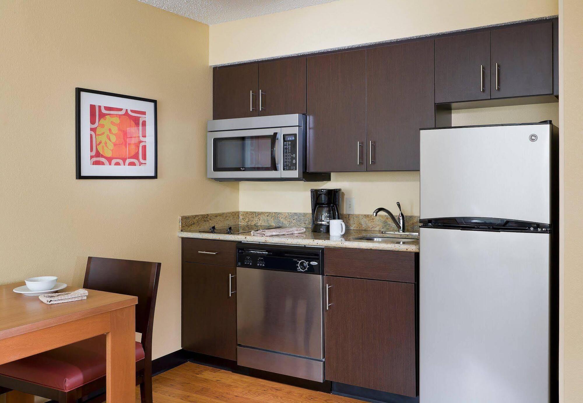 Towneplace Suites By Marriott Dallas Бедфорд Стая снимка