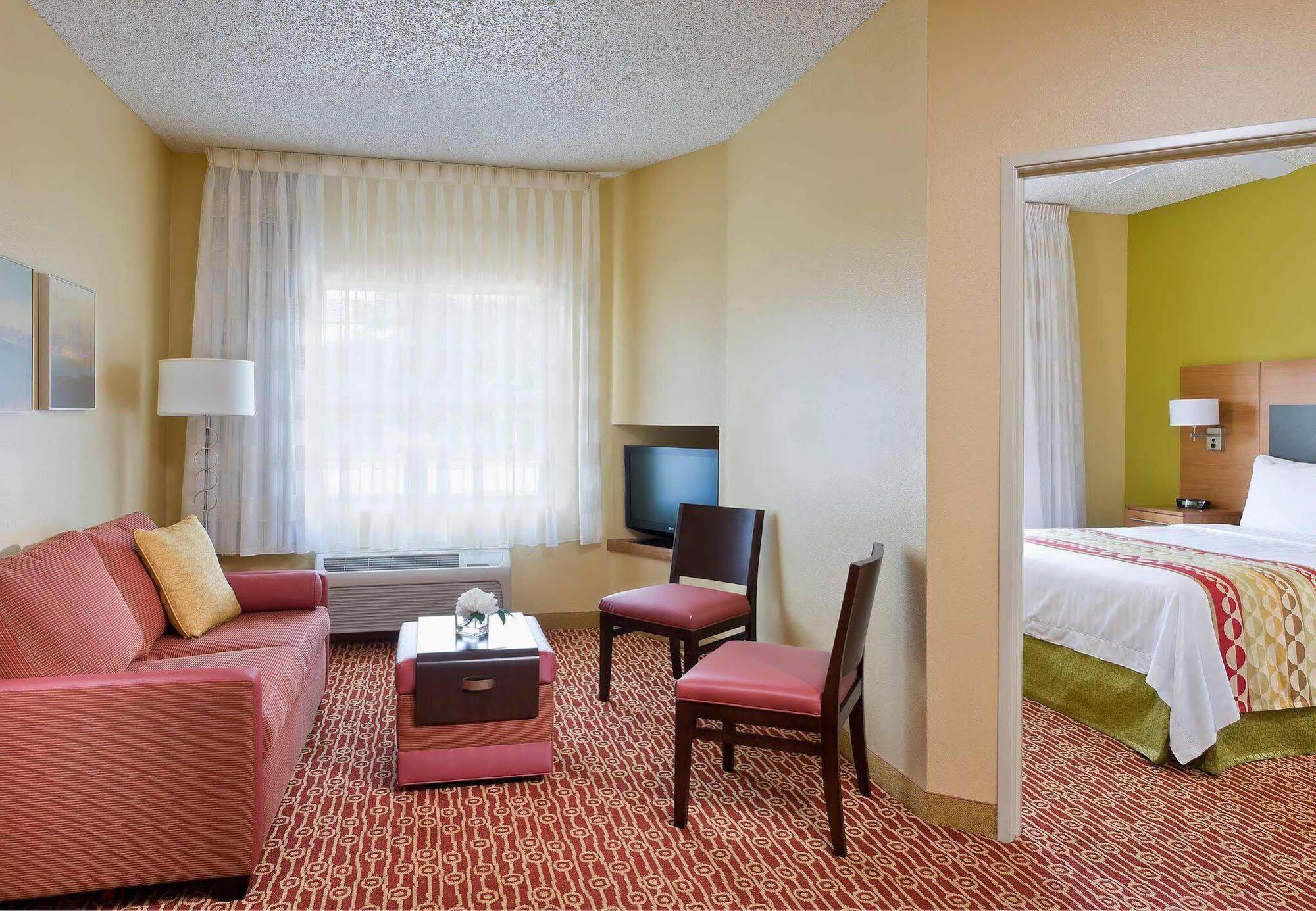 Towneplace Suites By Marriott Dallas Бедфорд Екстериор снимка